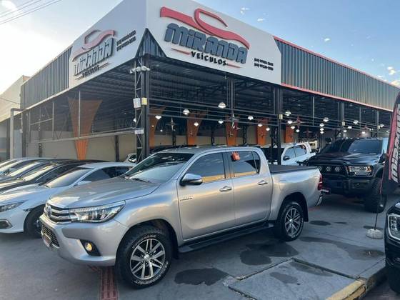 TOYOTA HILUX 2.8 SRX 4X4 CD 16V DIESEL 4P AUTOMÁTICO